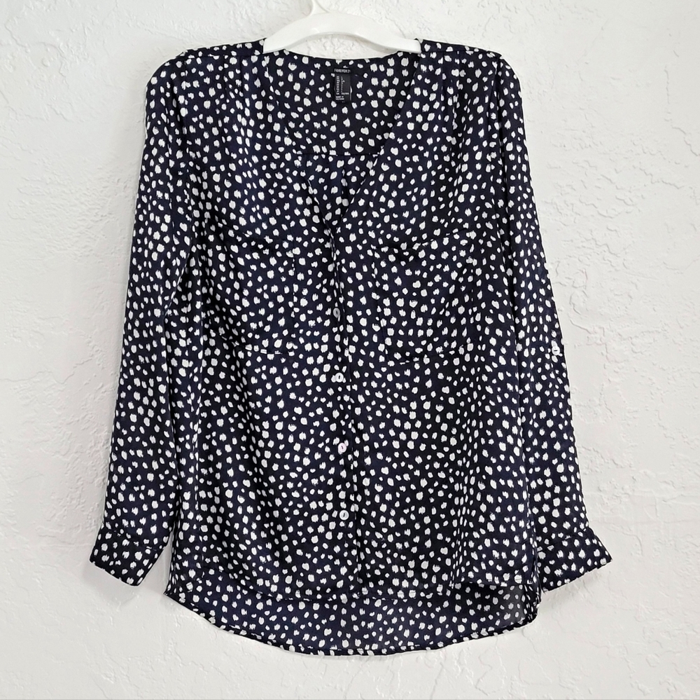 Forever 21 Blue and White Button Up Size Large